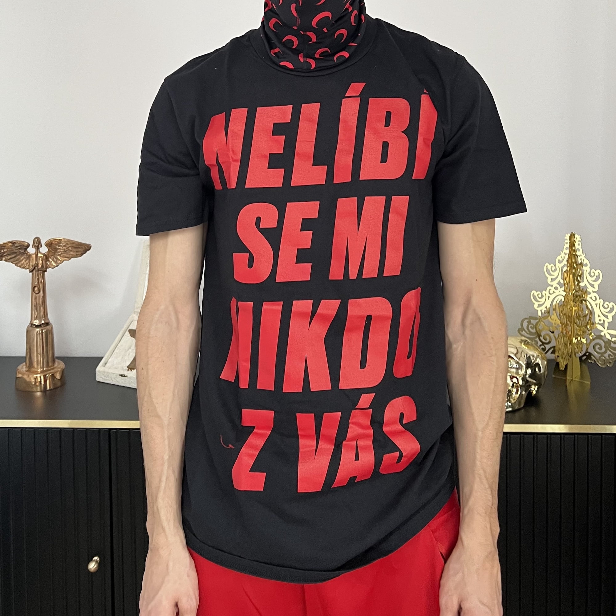 Triko Nikdo Z Vás Black & Red