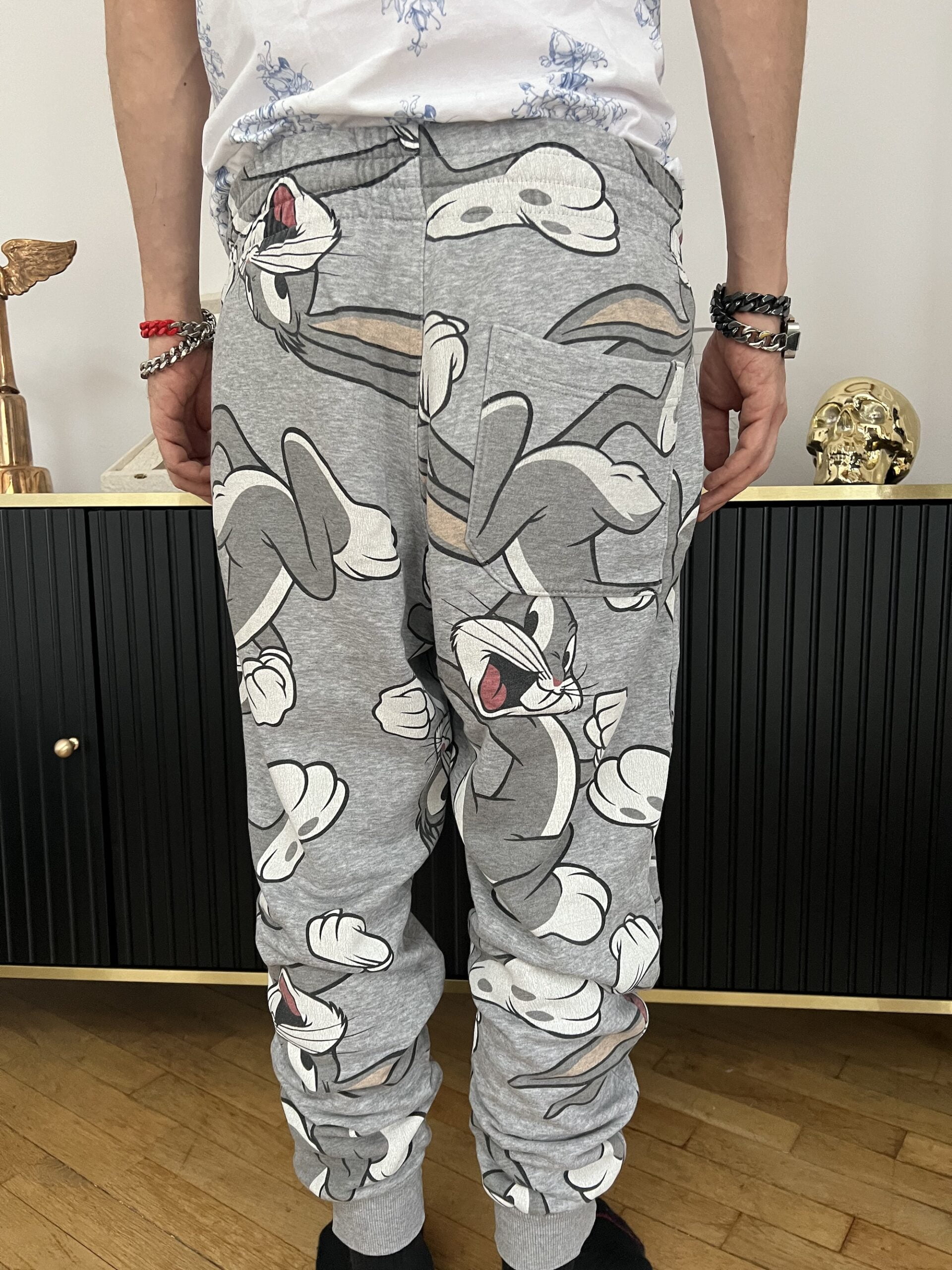 Tepláky Bugs Bunny – Bolest Video