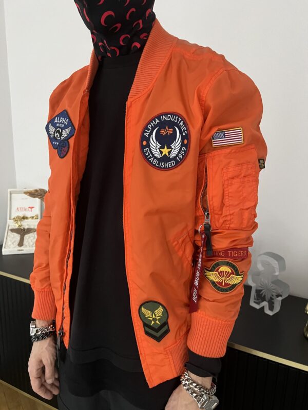 Bunda Alpha Industries - Skončila Show Video - Image 4